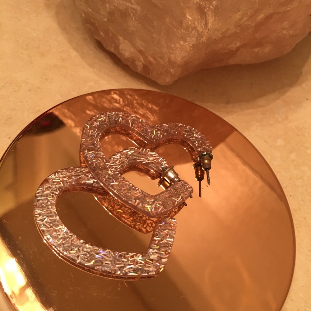 🌻4/$25🌻 Acrylic Heart Earrings 😍